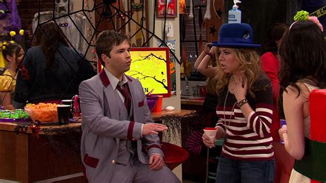 Watch iCarly .